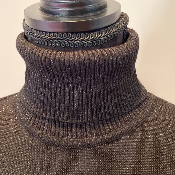 Black sleeveless top with silver metallic - Picture 3 of 4